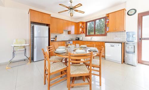 Villa In Protaras Sleeps 6 Includes Swimming Pool And Air Con 7 4
