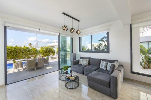 Pernera Beach Villa