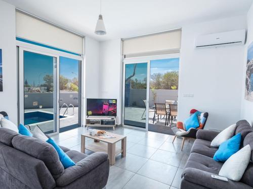 Five Bedrooms Villa 1249