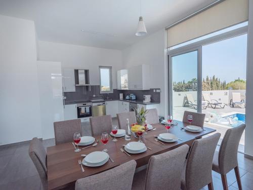 Five Bedrooms Villa 1249