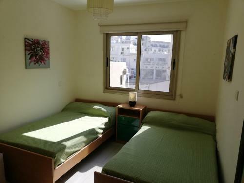 Polyxenia Holiday House