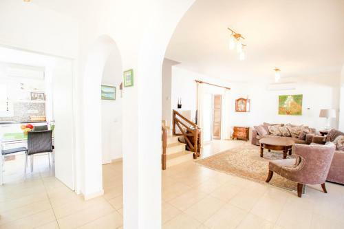 Villa Fig Tree 3 Bed Villa Heated Pool Protaras