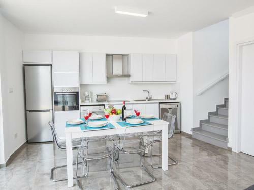 Villa Olive Bronze Luxurious 2bdr With Pool Close To Protaras Strip And Beach