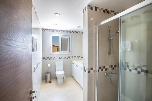 Villa In Protaras Sleeps 8 Includes Swimming Pool And Air Con 0 0