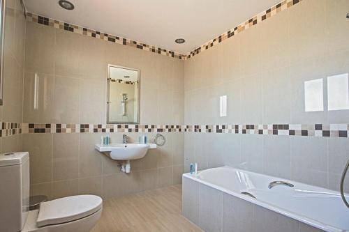 Villa In Protaras Sleeps 8 Includes Swimming Pool And Air Con 0 0