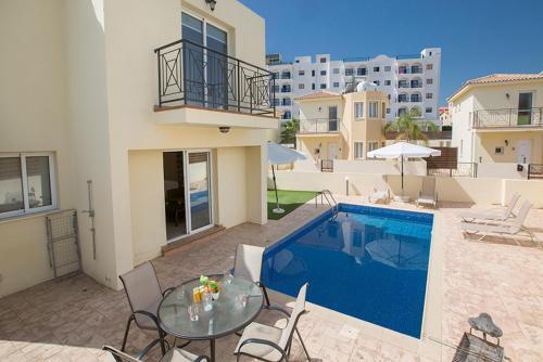 Villa In Protaras Sleeps 6 Includes Swimming Pool And Air Con 3