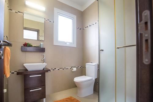 Villa In Protaras Sleeps 6 Includes Swimming Pool And Air Con 3