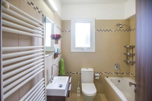 Villa In Protaras Sleeps 6 Includes Swimming Pool And Air Con 3