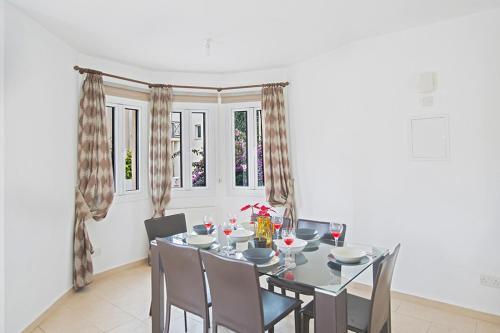 Villa In Protaras Sleeps 6 Includes Swimming Pool And Air Con 3