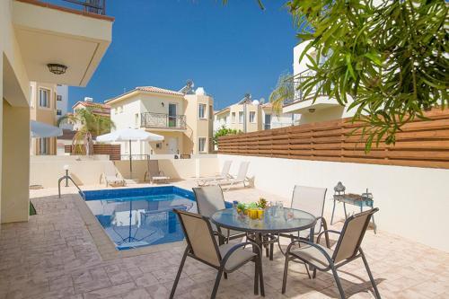Villa In Protaras Sleeps 6 Includes Swimming Pool And Air Con 3