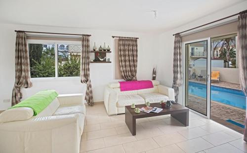 Villa In Protaras Sleeps 6 Includes Swimming Pool And Air Con 3