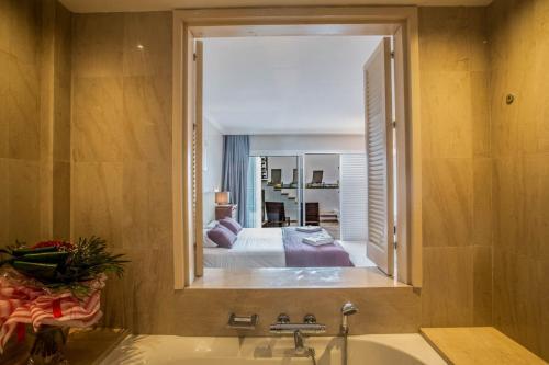 Villa In Protaras Sleeps 10 Includes Swimming Pool And Air Con 7 6