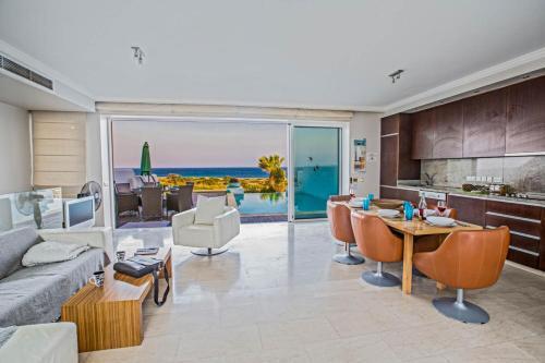 Villa In Protaras Sleeps 10 Includes Swimming Pool And Air Con 7 6