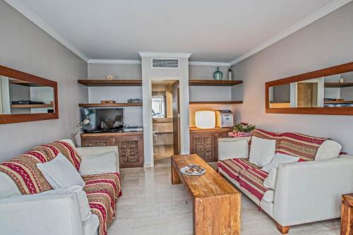 Villa In Protaras Sleeps 10 Includes Swimming Pool And Air Con 7 6
