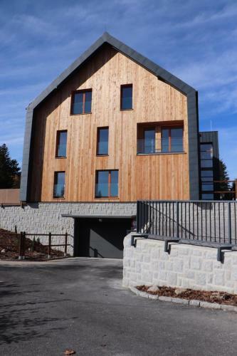 Apartm�n Mil�?