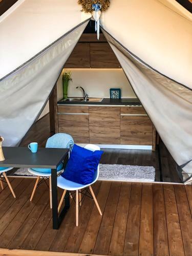 Marina & Glamping Nov� ?ivoho??