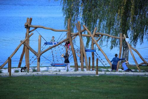 Marina & Glamping Nov� ?ivoho??