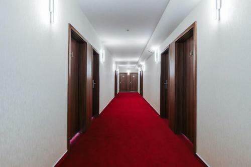 Pierre Hotel & Restaurant