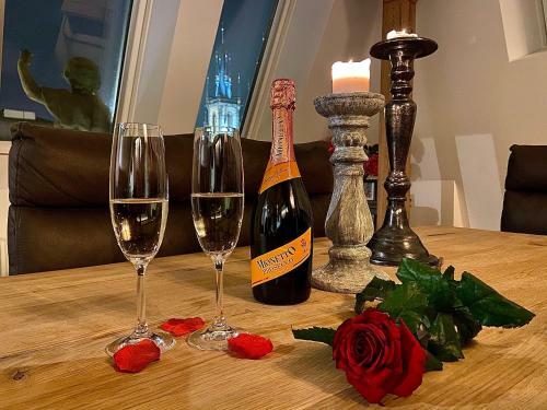 The Old Town Square & Parizska Apartments