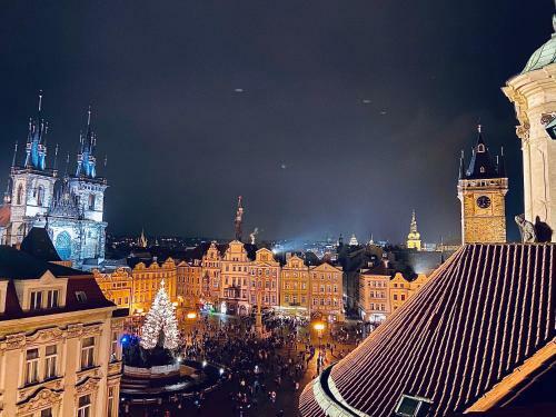 The Old Town Square & Parizska Apartments