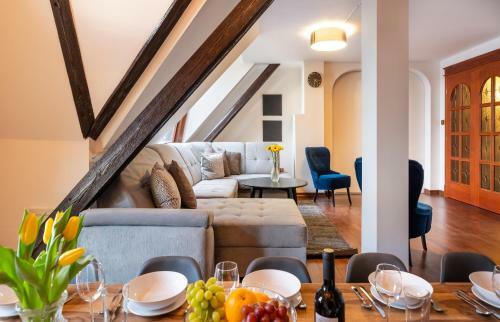 5br 2bath Masarykovo N�b?e?� Apartment