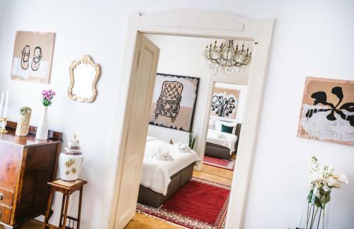 Kafka Apartment 4br+2bath Old Town