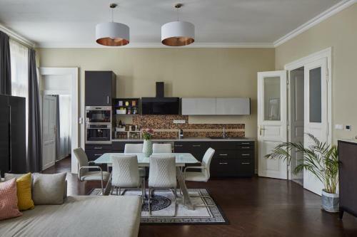 Homey Apartment In Lesser Town By Prague Days
