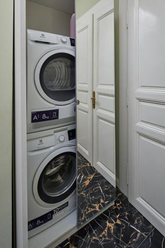 Homey Apartment In Lesser Town By Prague Days