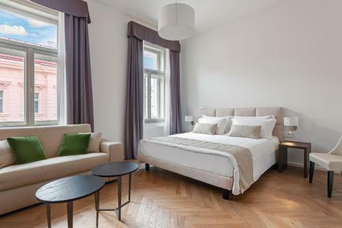 Aparthotel H7 Palace