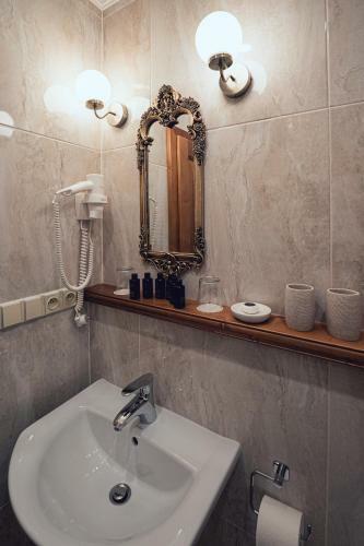 Hotel Svatoj�nsk� Dv?r