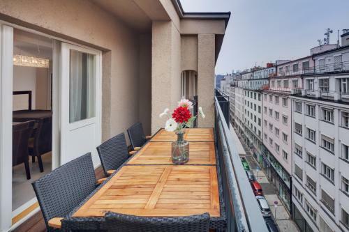 39 Dlouha Old Town Apartment