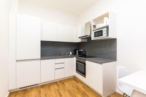 Top Location Old Town Brand New 2bd Apartment