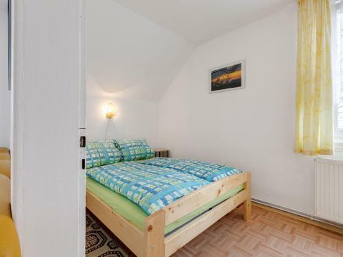 Cozy Apartment In Altenfeld With Garden
