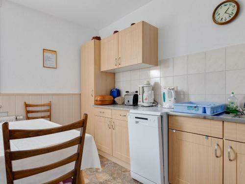 Cozy Apartment In Altenfeld With Garden