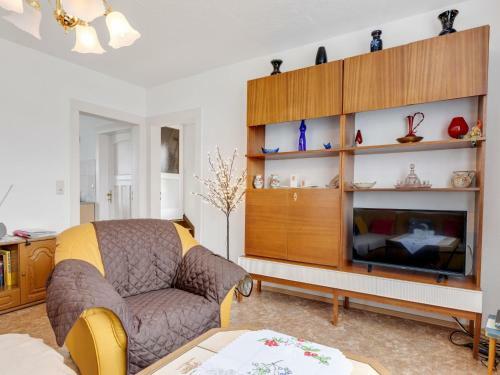 Cozy Apartment In Altenfeld With Garden