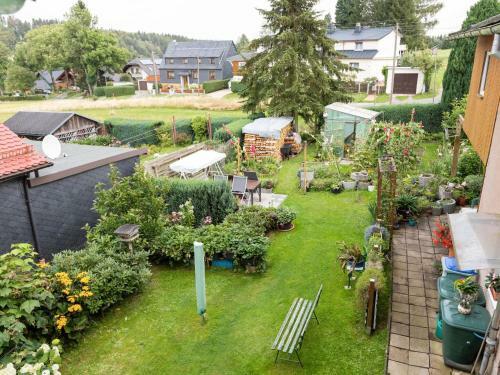Cozy Apartment In Altenfeld With Garden