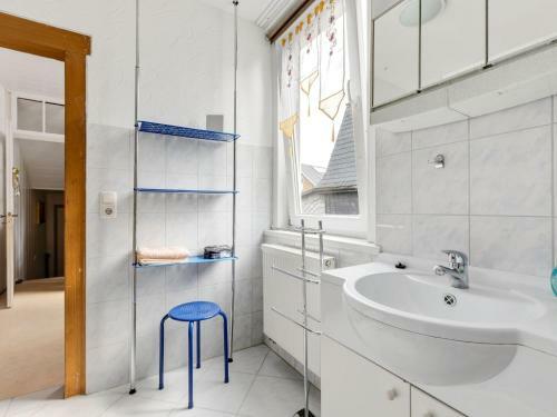 Cozy Apartment In Altenfeld With Garden