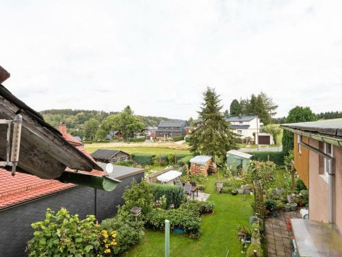 Cozy Apartment In Altenfeld With Garden
