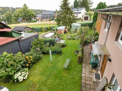 Cozy Apartment In Altenfeld With Garden
