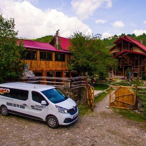 Hostal Raiul De Pe Rau