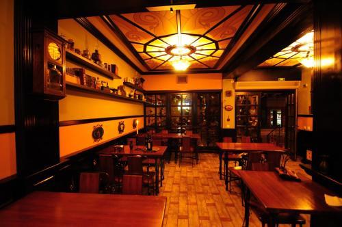 Hostal Lavric Bistro Pension