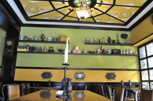 Hostal Lavric Bistro Pension