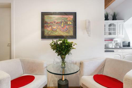 Comeback Apartment Central