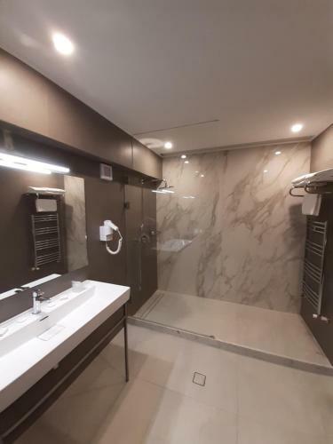 Univers T Hotel