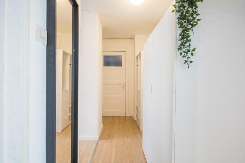 Stylish 2 Room Apartment +new Bathroom & Kitchen