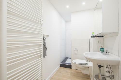 Stylish 2 Room Apartment +new Bathroom & Kitchen