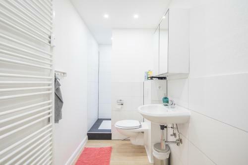 Stylish 2 Room Apartment +new Bathroom & Kitchen