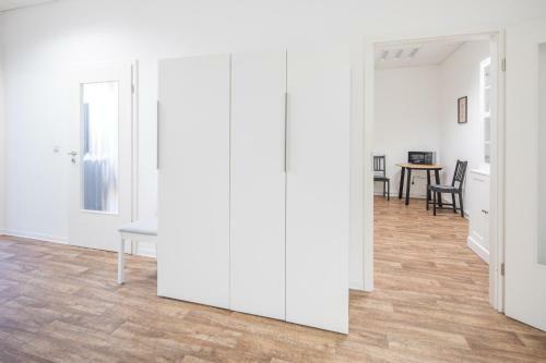 Spacious Apartment In Hamburg For 12