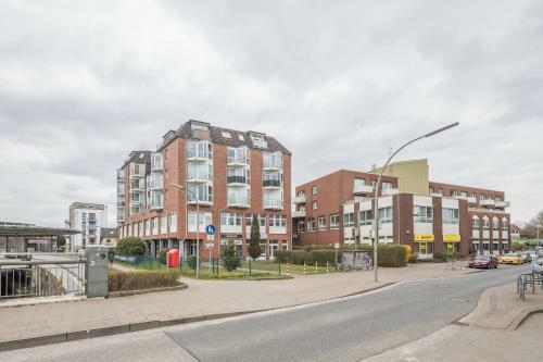 Spacious Apartment In Hamburg For 12