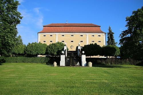 Hotel Dv?r Pec�nov